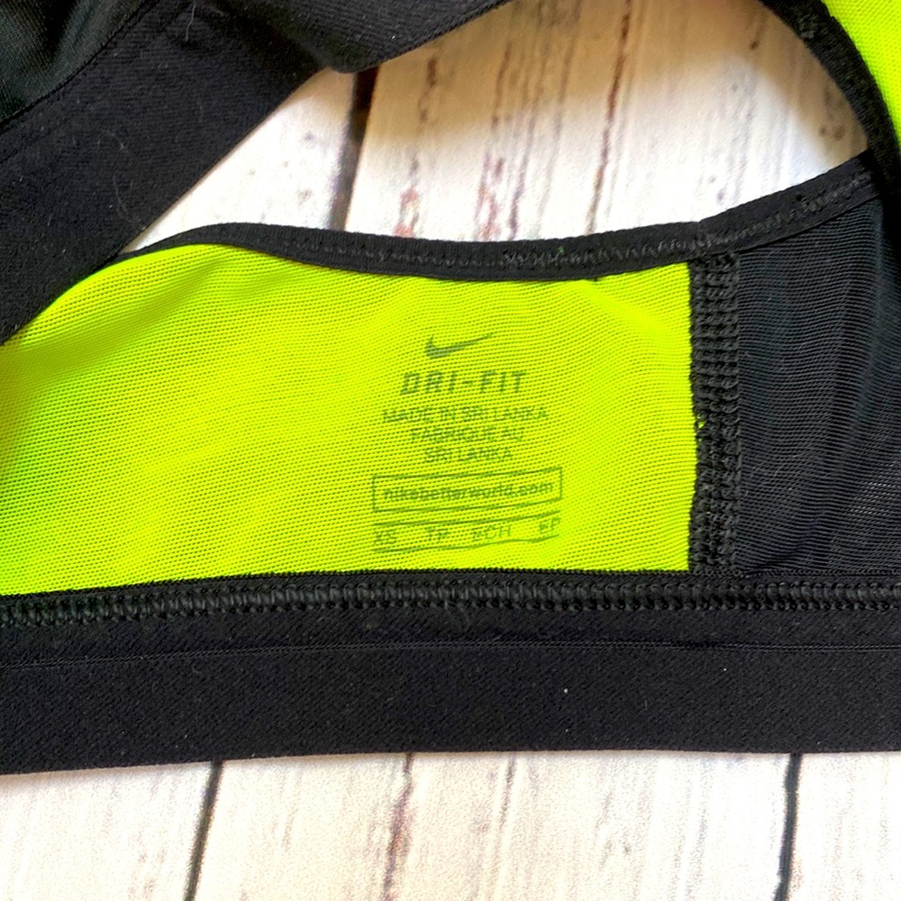 Black Nike Sports Bra with Neon Green Accent - XS - Picture 5 of 5